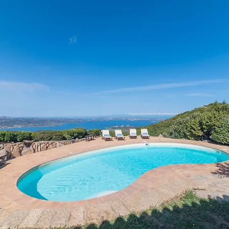 Vila Monte Moro Azzi Russi Arzachena